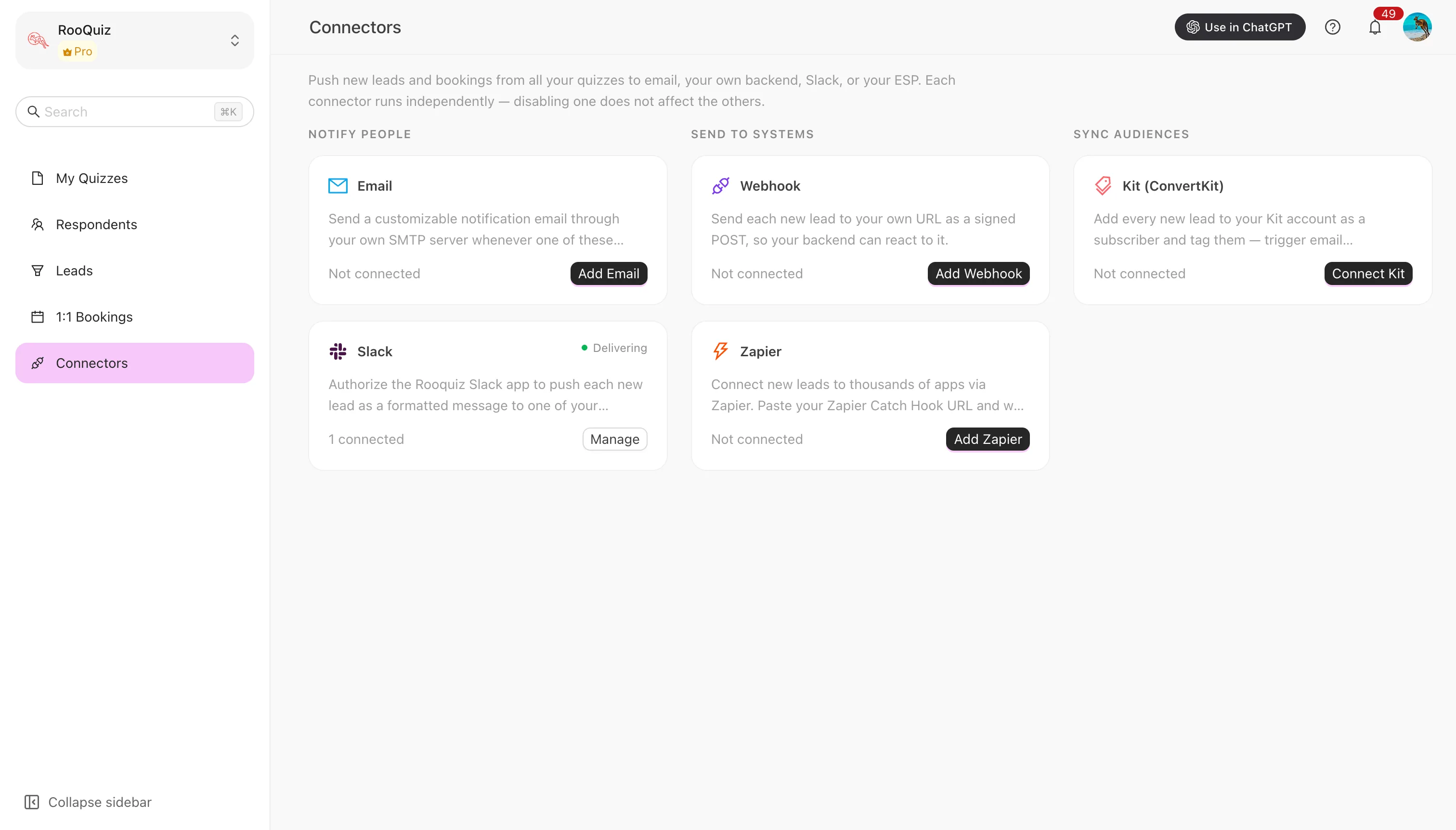 La página de conectores de RooQuiz: tarjetas de conectores agrupadas en notificar a personas, enviar a sistemas y sincronizar audiencias